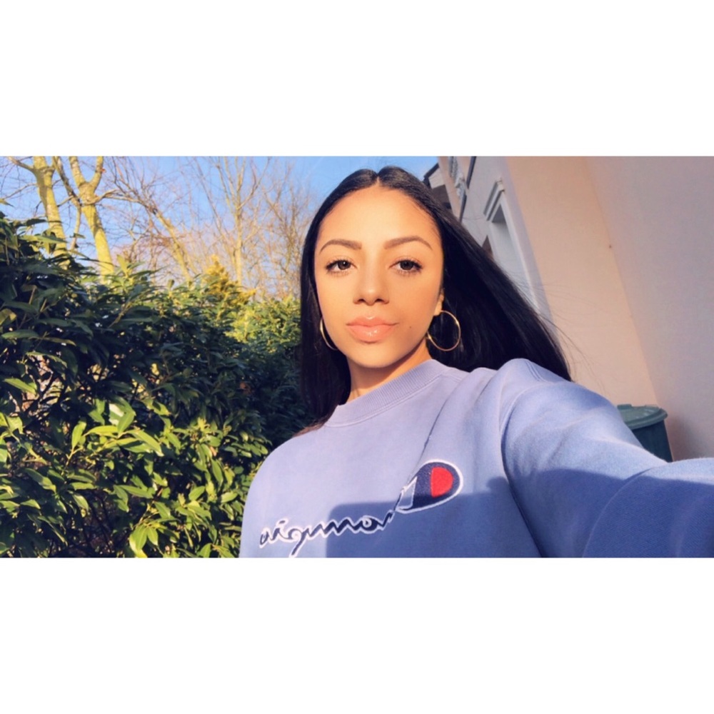 Meet your Posher, Viv